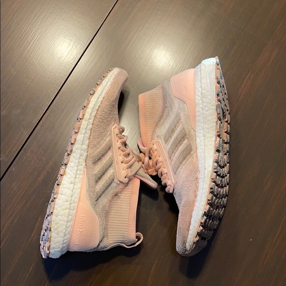 adidas Shoes - Adidas UltraBoost size 8